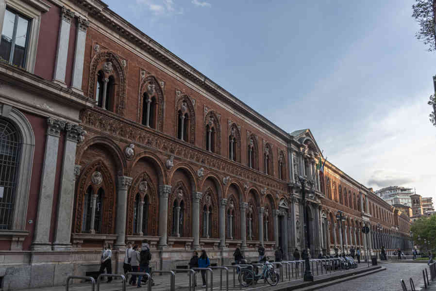 Italia - Milán 151 - universidad de Milán.jpg
